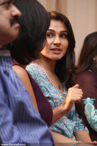 andrea-jeremiah-latest-stills-00180