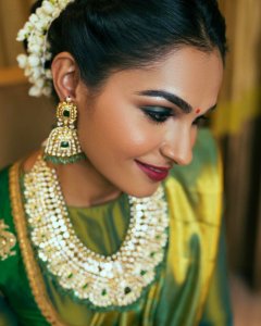 andrea jeremiah saree latest photos-004