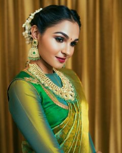 andrea jeremiah saree latest photos-006