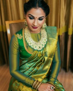andrea jeremiah saree latest photos-008