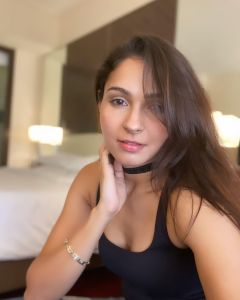 andrea-new-photos-with-latest-makeup-001