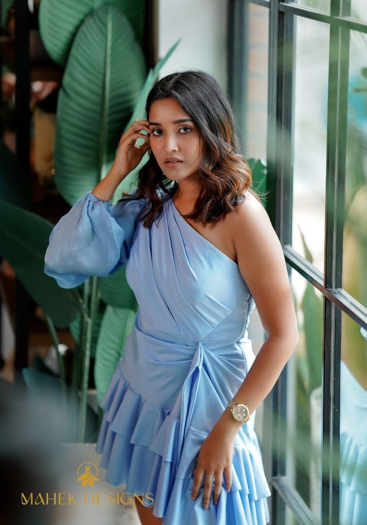 Actress-Anikha-Surendran-new-photos-in-ruffled-short-dress-by-mahek-designs-005