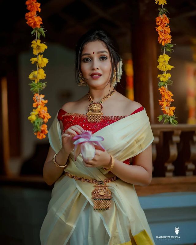 Anikha-surendran-new-onam-2021-photoshoot-006