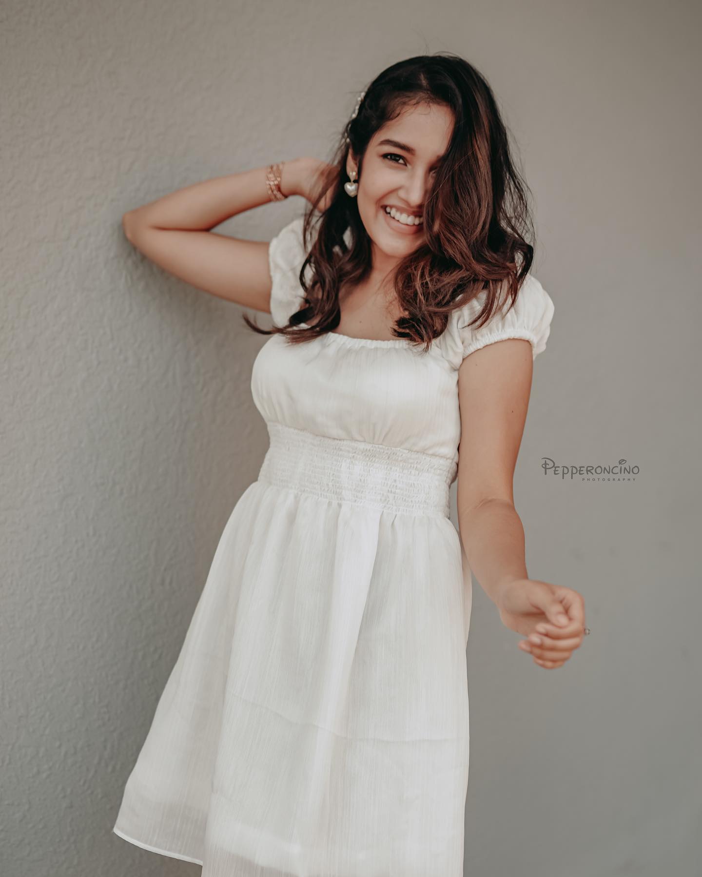 anikha-surendran-in-white-short-frock-dress-photos-001