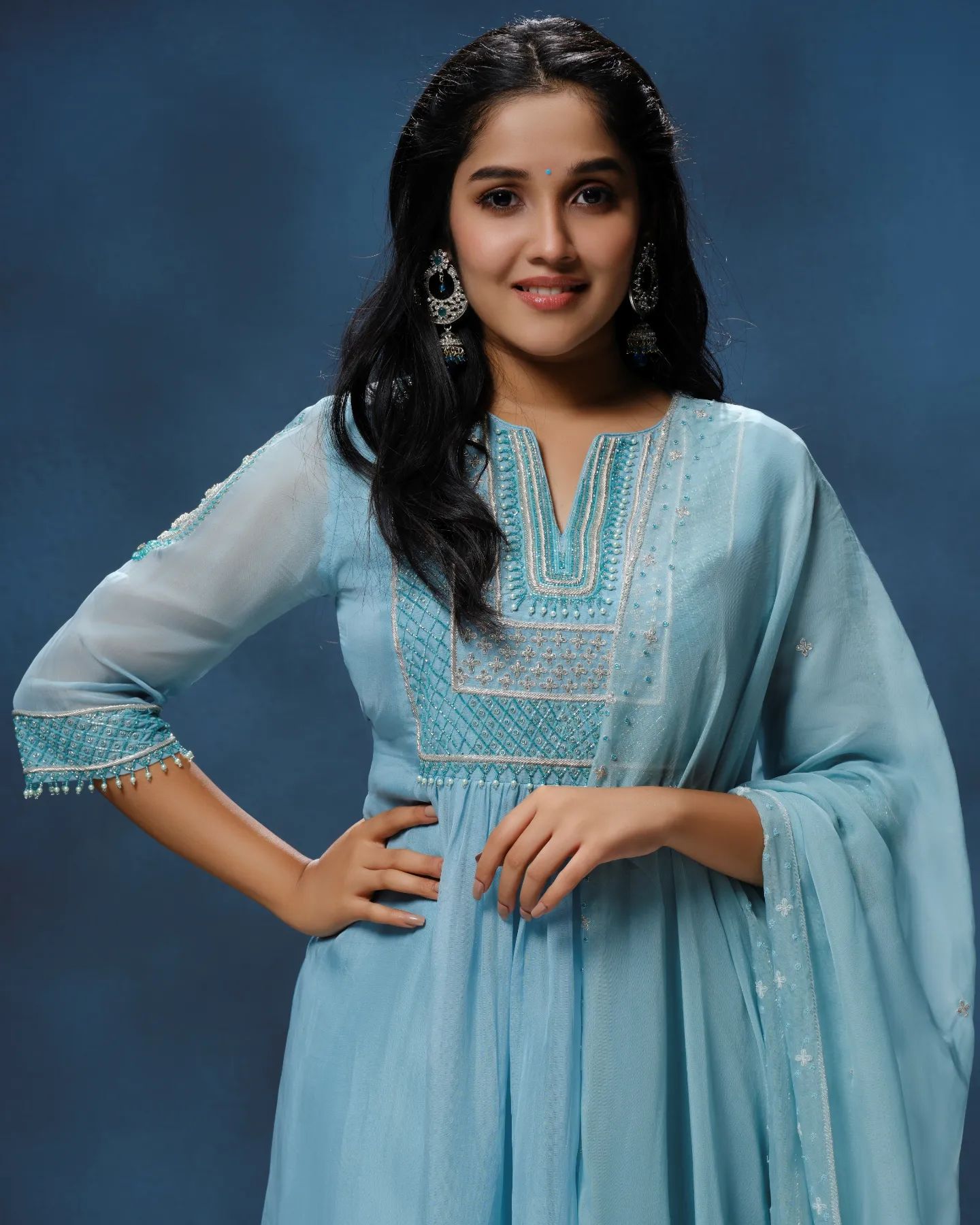 anikha-surendran-latest-photos-in-green-outfit-005