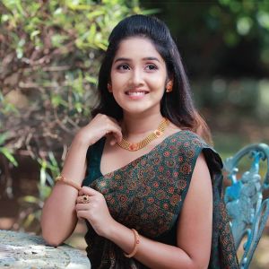 2_anikha-surendran-latest-photoshoot-004