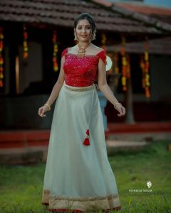 Anikha-surendran-new-onam-2021-photoshoot-