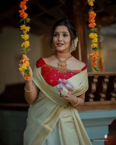Anikha-surendran-new-onam-2021-photoshoot-004