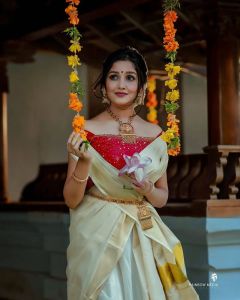 Anikha-surendran-new-onam-2021-photoshoot-005
