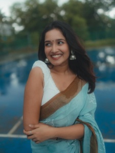 actress-anikha-new-photos-in-saree-simlpe-look-002