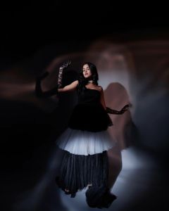 anikha-surendran-in-black-and-white-gown-photos-004