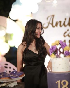 anikha-surendran-in-black-gown-outfit-photos-001
