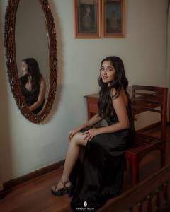 anikha-surendran-in-black-gown-outfit-photos