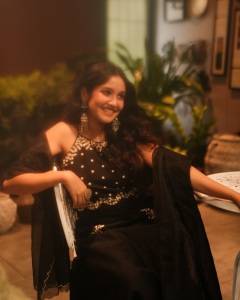 anikha-surendran-in-black-party-wear-outfit-ideas-photos-002