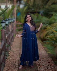 anikha-surendran-in-blue-churidar-photos-003