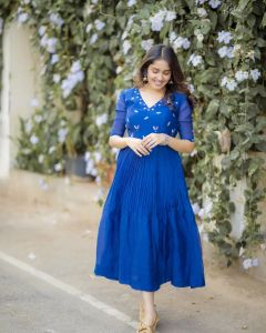 anikha-surendran-in-blue-kurti-photos-001