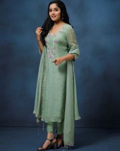 anikha-surendran-in-churidar-images-latest-002