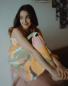 anikha-surendran-in-floral-print-sleeveless-dress-photos
