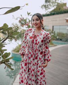 anikha-surendran-in-floral-printed-outfit-photos-006