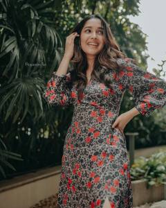 anikha-surendran-in-floral-printed-outfit-photos