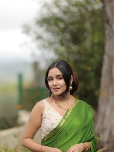 anikha-surendran-in-green-saree-with-contrast-blouse-ideas-photos-003