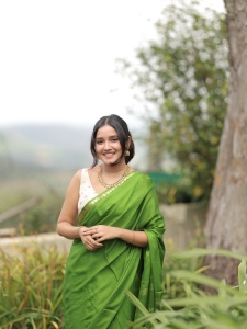 anikha-surendran-in-green-saree-with-contrast-blouse-ideas-photos-004