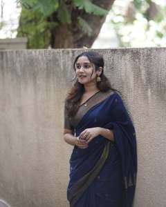 anikha-surendran-in-navy-blue-saree-photos-001