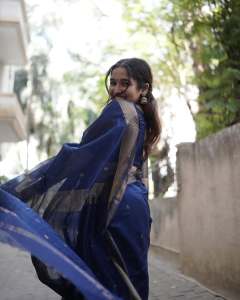 anikha-surendran-in-navy-blue-saree-photos-005