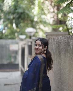 anikha-surendran-in-navy-blue-saree-photos