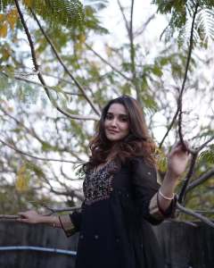 anikha-surendran-in-new-trending-dressing-style-ideas-photos-002