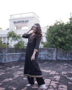 anikha-surendran-in-new-trending-dressing-style-ideas-photos-004