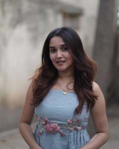 anikha-surendran-in-new-trending-dressing-style-ideas-photos-006