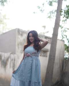 anikha-surendran-in-new-trending-dressing-style-ideas-photos-007