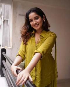 anikha-surendran-in-new-trending-dressing-style-ideas-photos-010