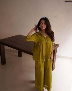 anikha-surendran-in-new-trending-dressing-style-ideas-photos-011