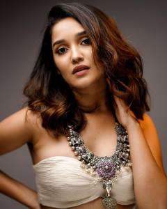 anikha-surendran-in-off-white-dress-photoshoot-latest-001