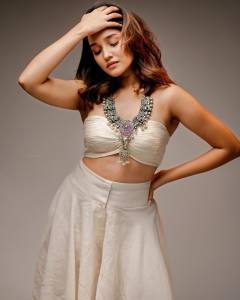 anikha-surendran-in-off-white-dress-photoshoot-latest-002