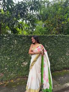 anikha-surendran-in-onam-set-saree-flower-design-photos-002
