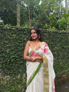anikha-surendran-in-onam-set-saree-flower-design-photos-004