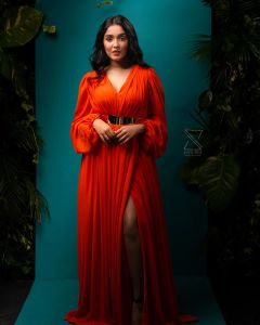 anikha-surendran-in-orange-colour-outfit-photos-001