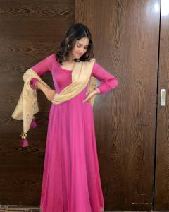 anikha-surendran-in-saree-photos-003