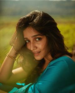 anikha-surendran-in-saree-photos-004