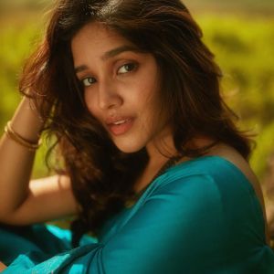 anikha-surendran-in-saree-photos-006