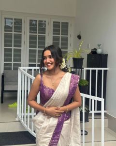 anikha-surendran-in-set-saree-dress-photos-004