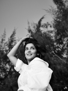 anikha-surendran-in-stylish-look-photos-001