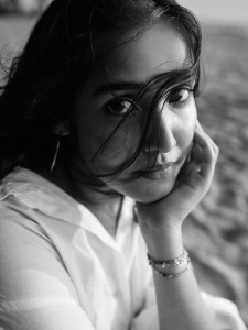 anikha-surendran-in-stylish-look-photos-002