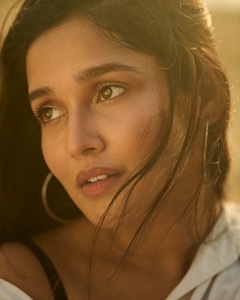 anikha-surendran-in-stylish-look-photos-003