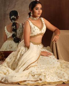 anikha-surendran-in-white-lehenga-photos-001