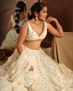 anikha-surendran-in-white-lehenga-photos