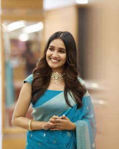 anikha-surendran-latest-photos-0518-001